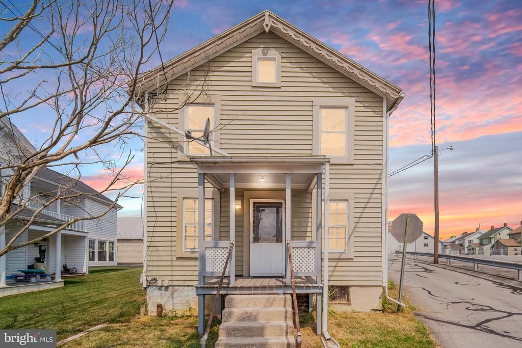 5 W MAPLE STREET, EAST PROSPECT, PA 17317