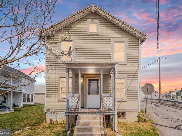 5 W MAPLE STREET, EAST PROSPECT, PA 17317