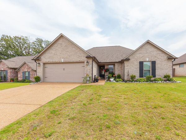 102 Gatewick Dr , Jackson, TN 38305