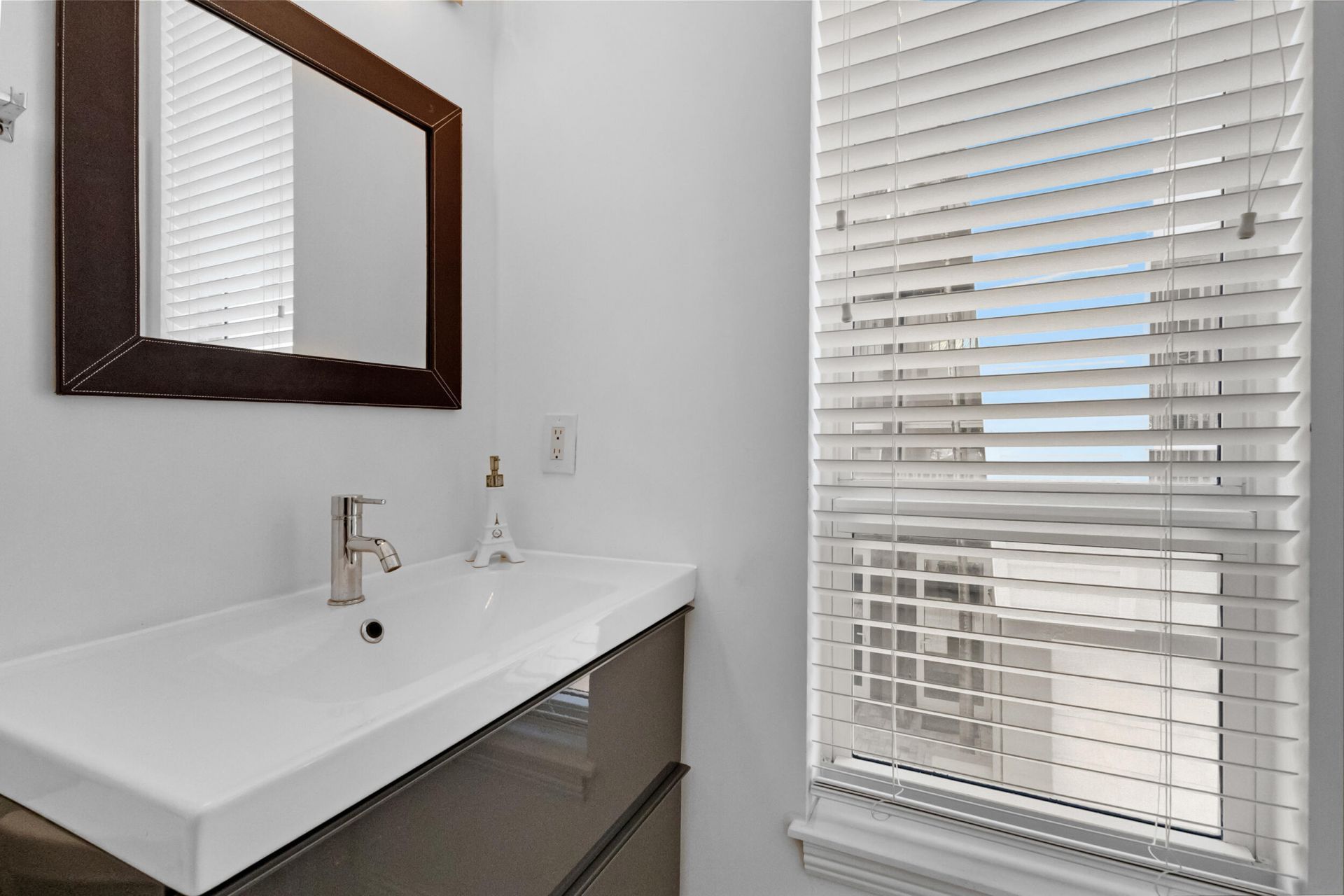 711 SE 16th Court, Fort Lauderdale, FL 33316 Photo