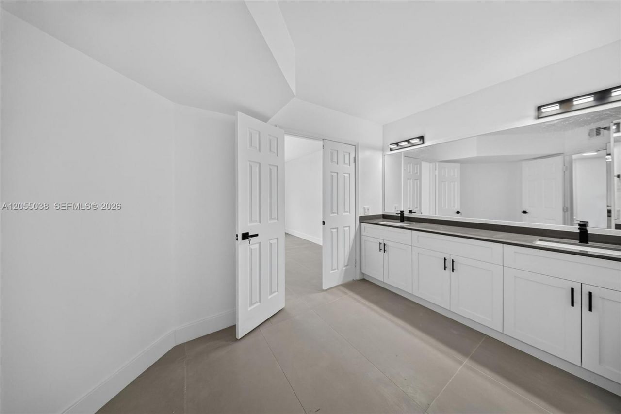 3530 Mystic Pointe Dr , Unit 1606, Aventura, FL 33180 Photo
