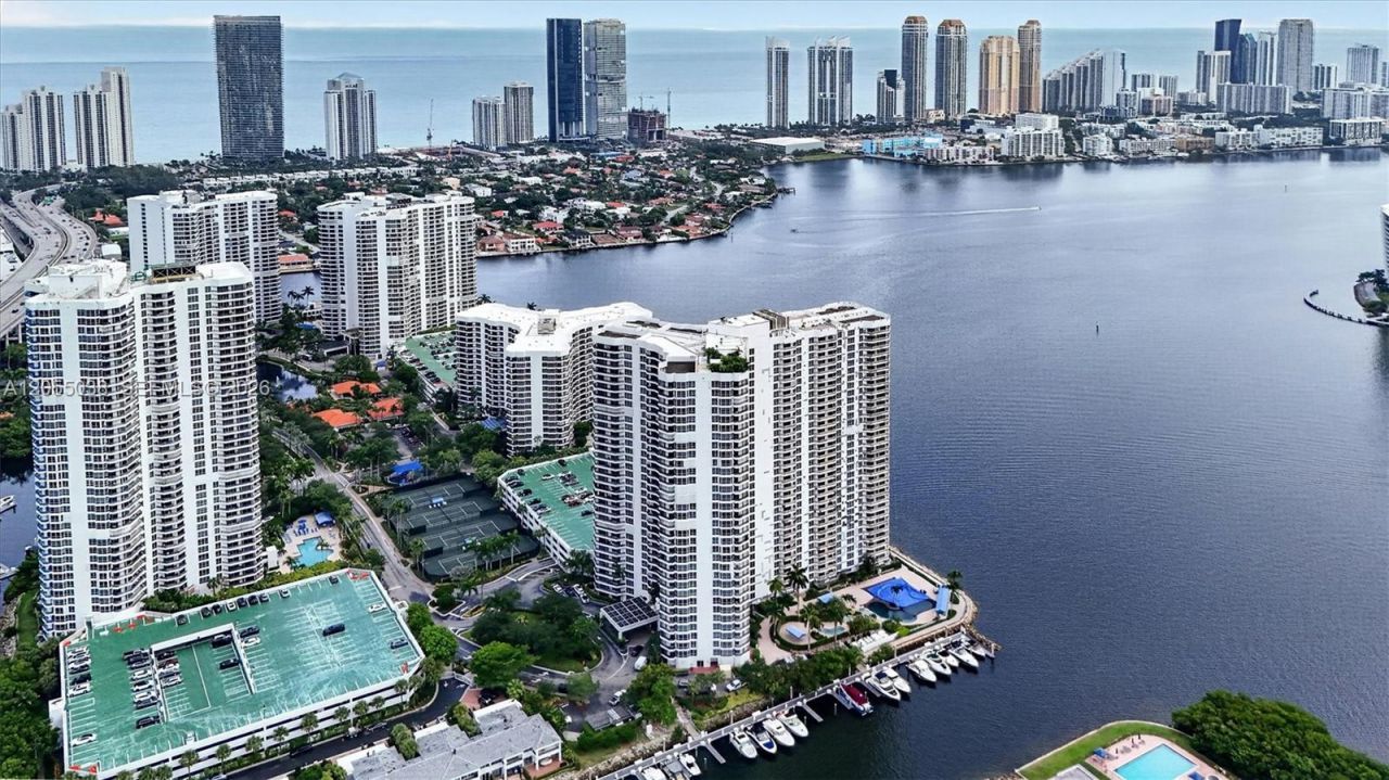 3530 Mystic Pointe Dr , Unit 1606, Aventura, FL 33180 Photo