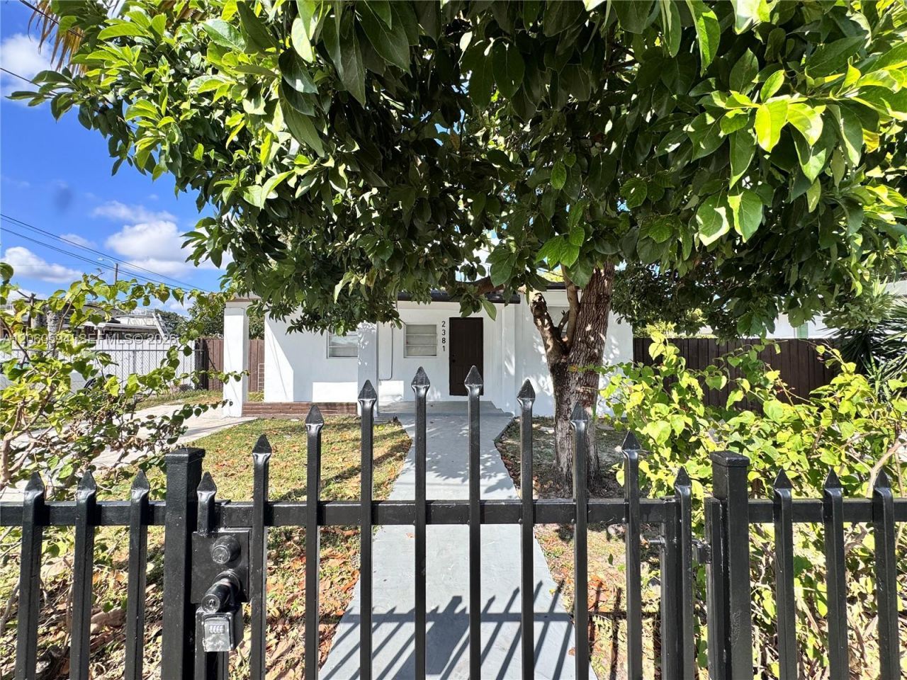 2381 NW 153rd St, Miami Gardens, FL 33054 Photo