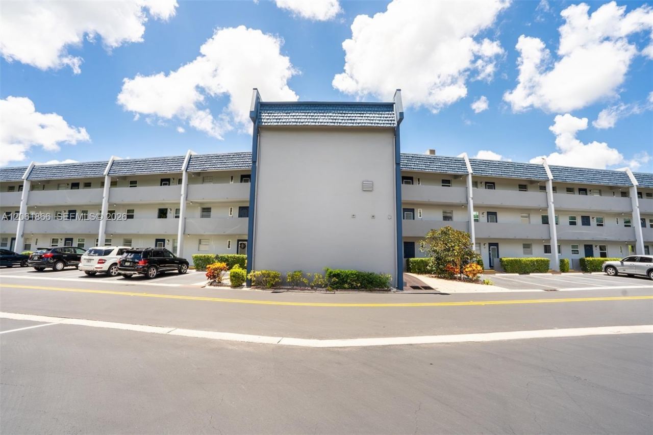 7877 Golf Cir Dr, Unit 108, Margate, FL 33063 Photo