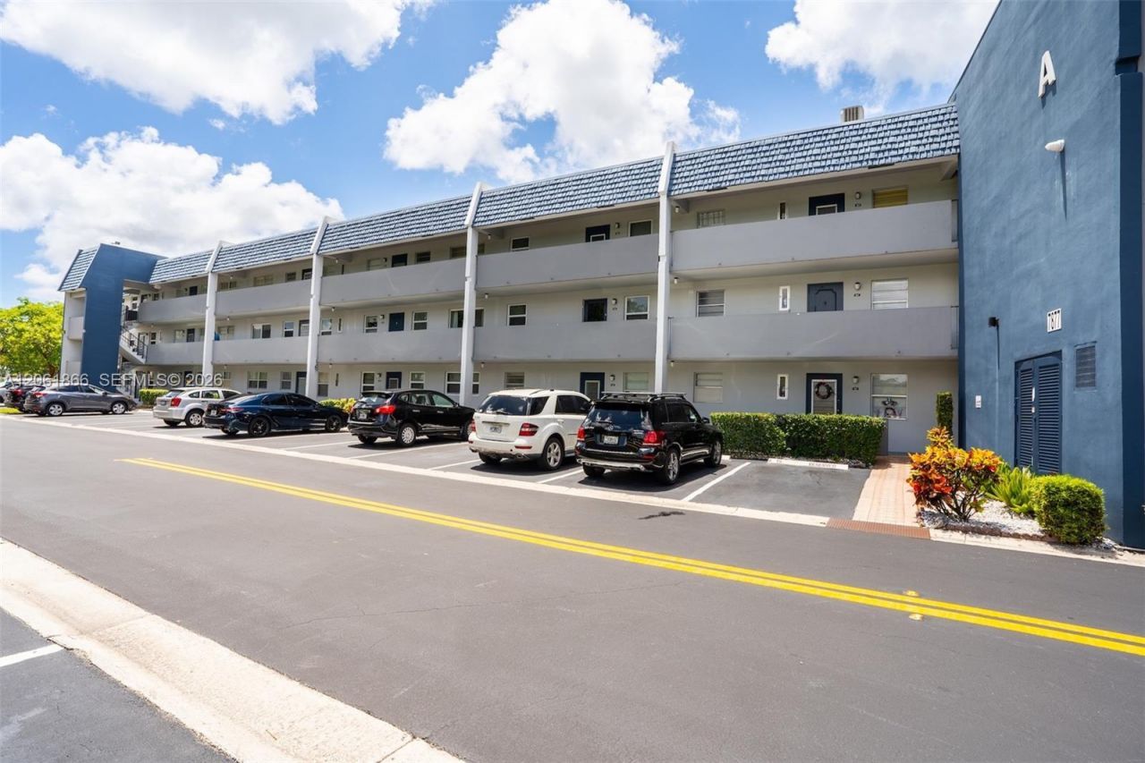 7877 Golf Cir Dr, Unit 108, Margate, FL 33063 Photo