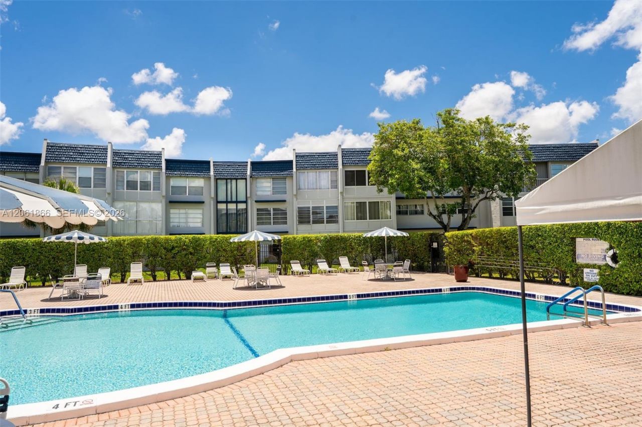 7877 Golf Cir Dr, Unit 108, Margate, FL 33063 Photo