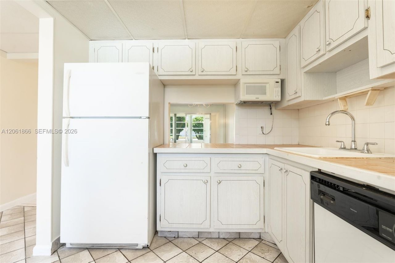 7877 Golf Cir Dr, Unit 108, Margate, FL 33063 Photo