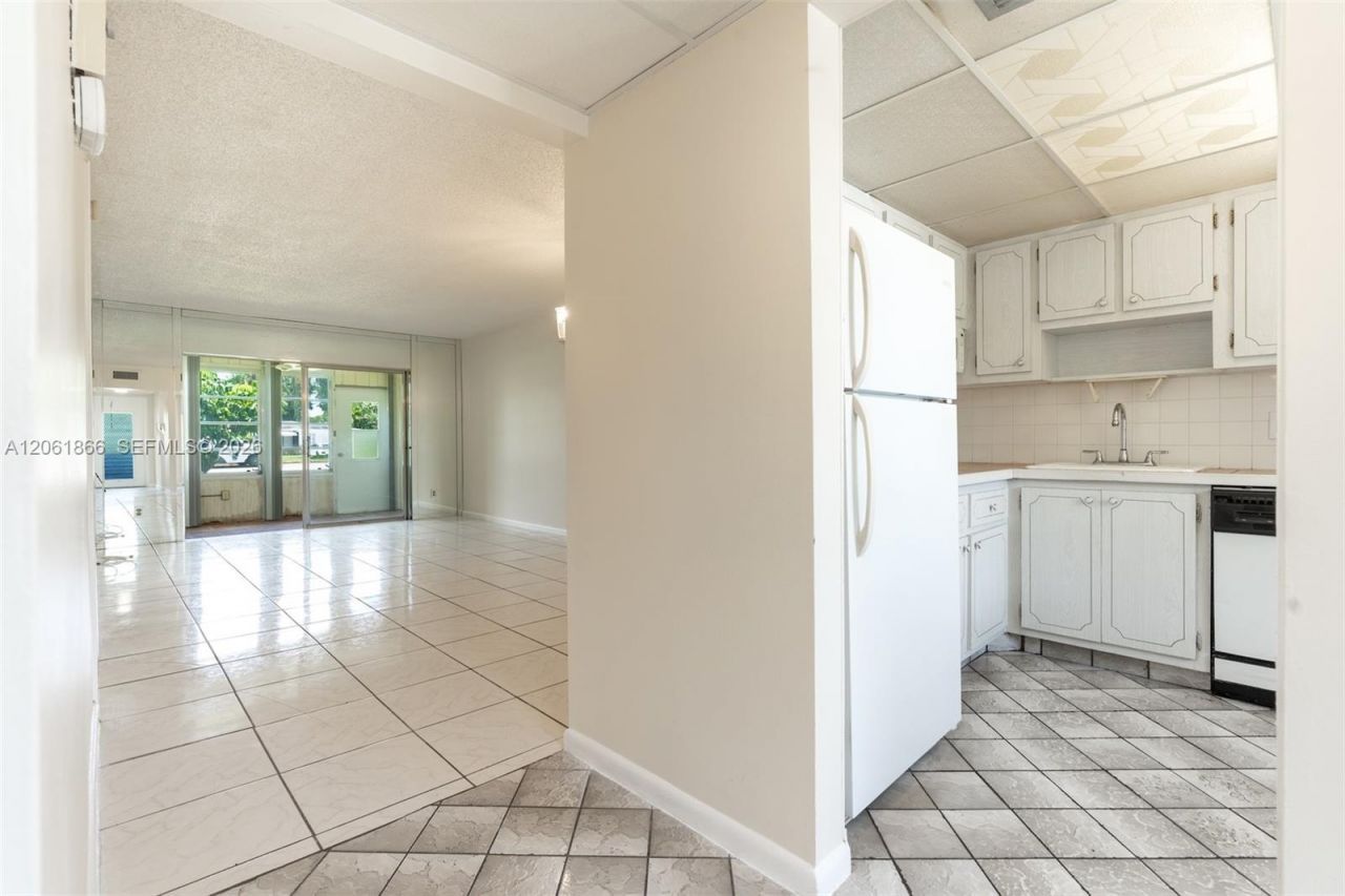7877 Golf Cir Dr, Unit 108, Margate, FL 33063 Photo