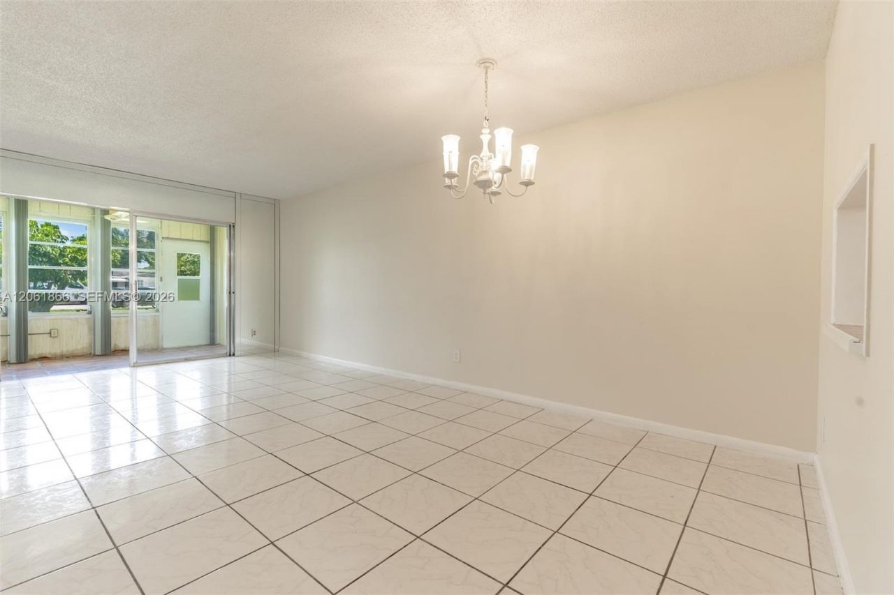 7877 Golf Cir Dr, Unit 108, Margate, FL 33063 Photo