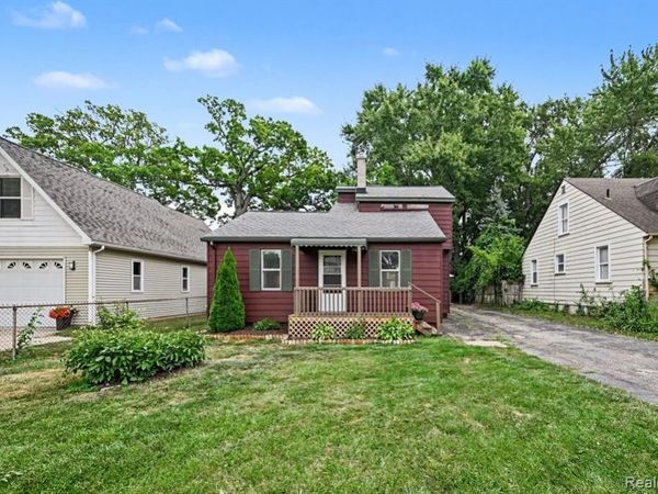 1867 Maddy Lane, Keego Harbor, Mi 48320