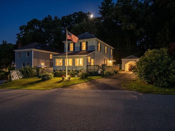 4 Fairview Ave, Amesbury, MA 01913