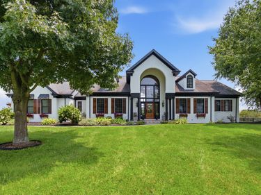 109 Stirling Lane, Versailles, KY 40383