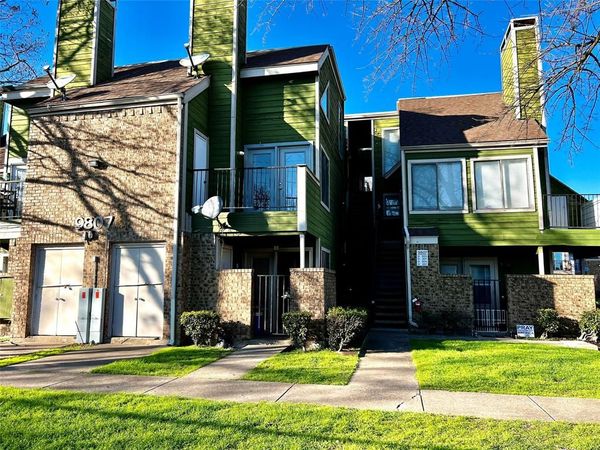 9807 Walnut Street, Unit 201, Dallas, TX 75243