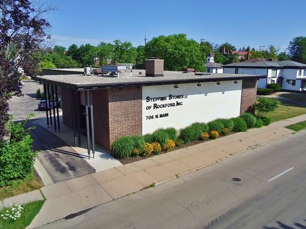706 N Main St, Rockford, IL 61103