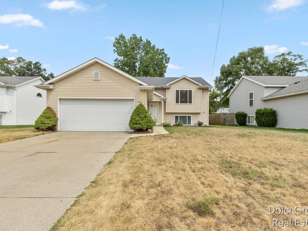 303 Regent Street SE, Grand Rapids, MI 49548