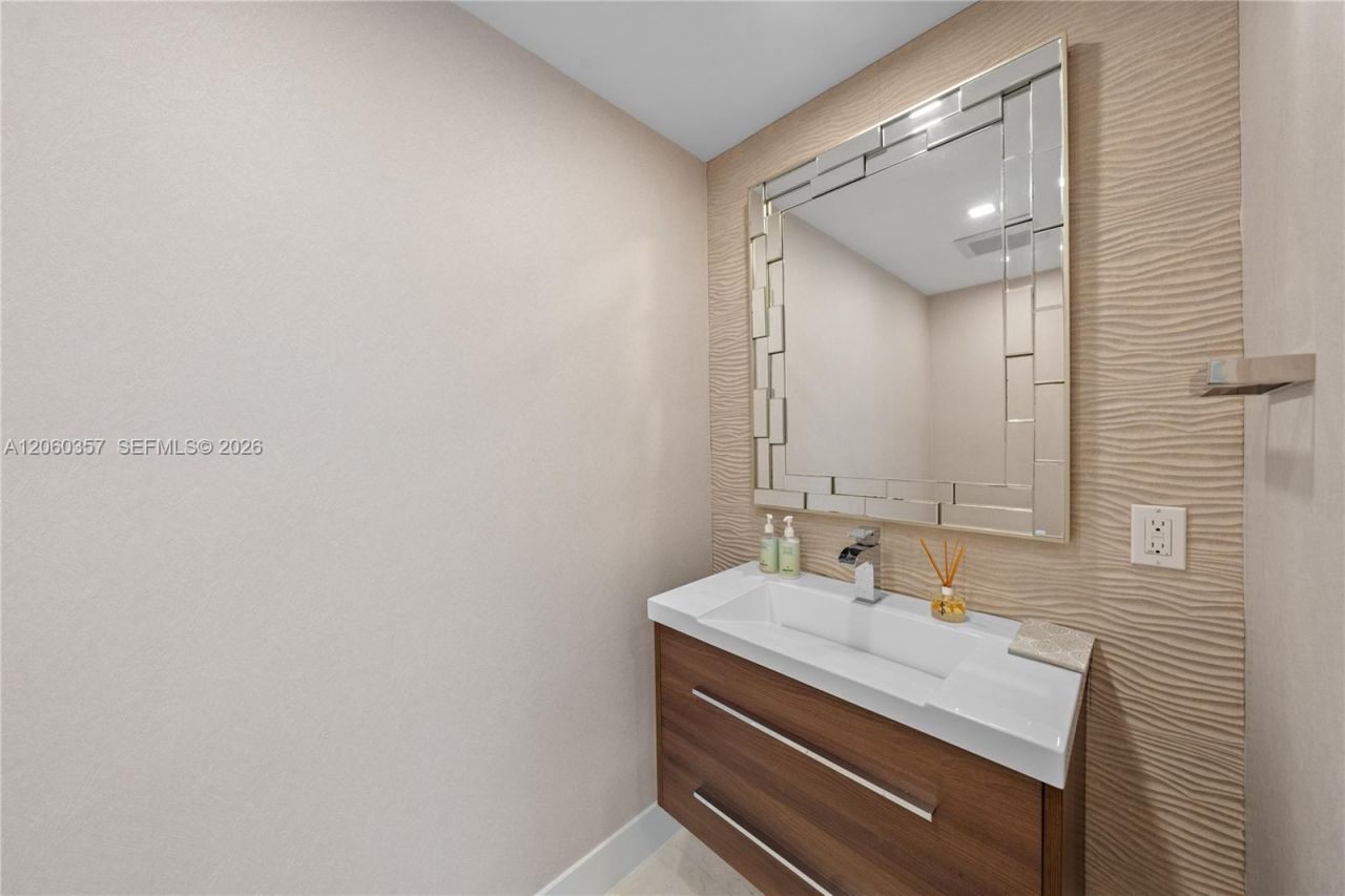 3400 SW 27th Ave , Unit 802, Miami, FL 33133 Photo