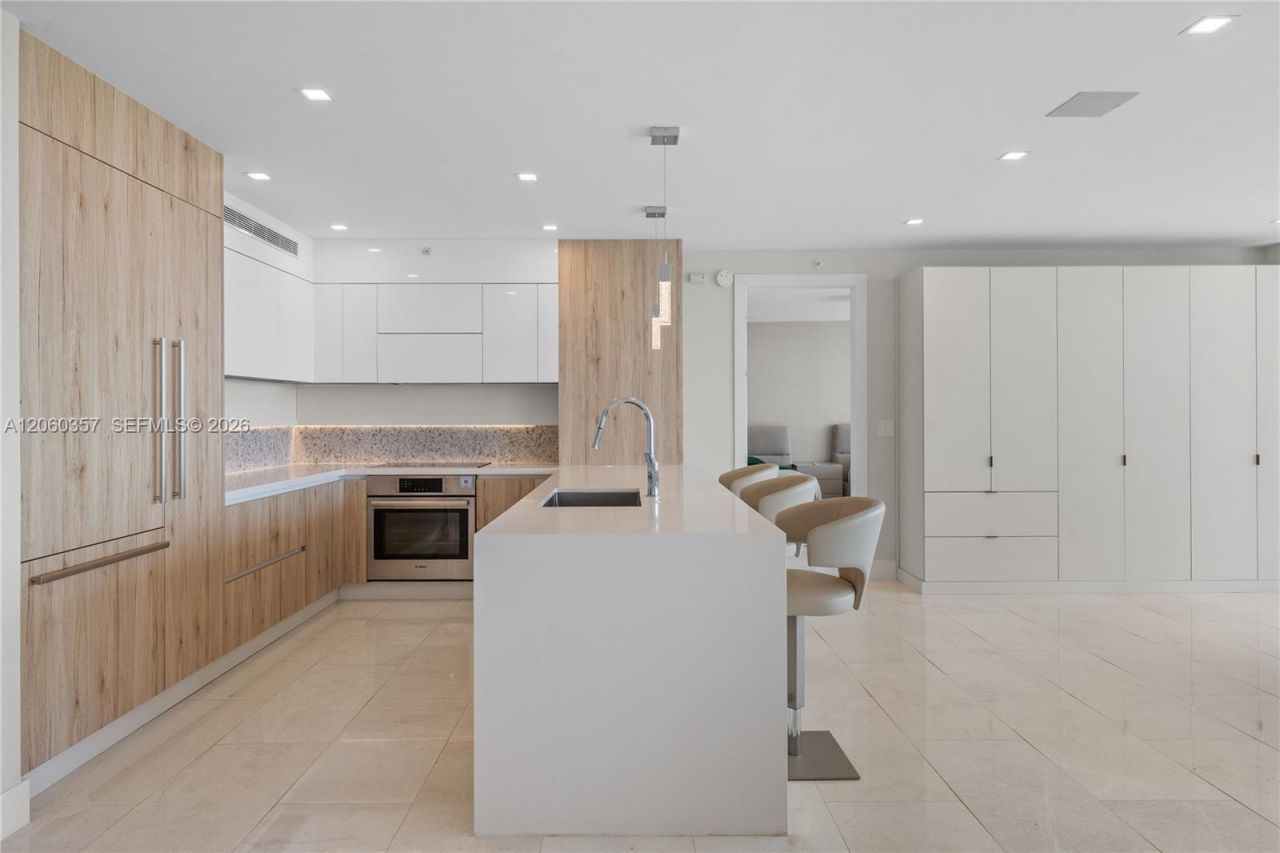 3400 SW 27th Ave , Unit 802, Miami, FL 33133 Photo