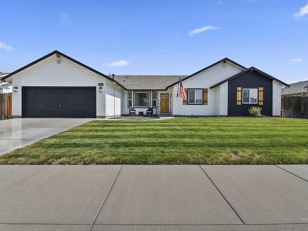 890 W Pennwood St, Meridian, ID 83642