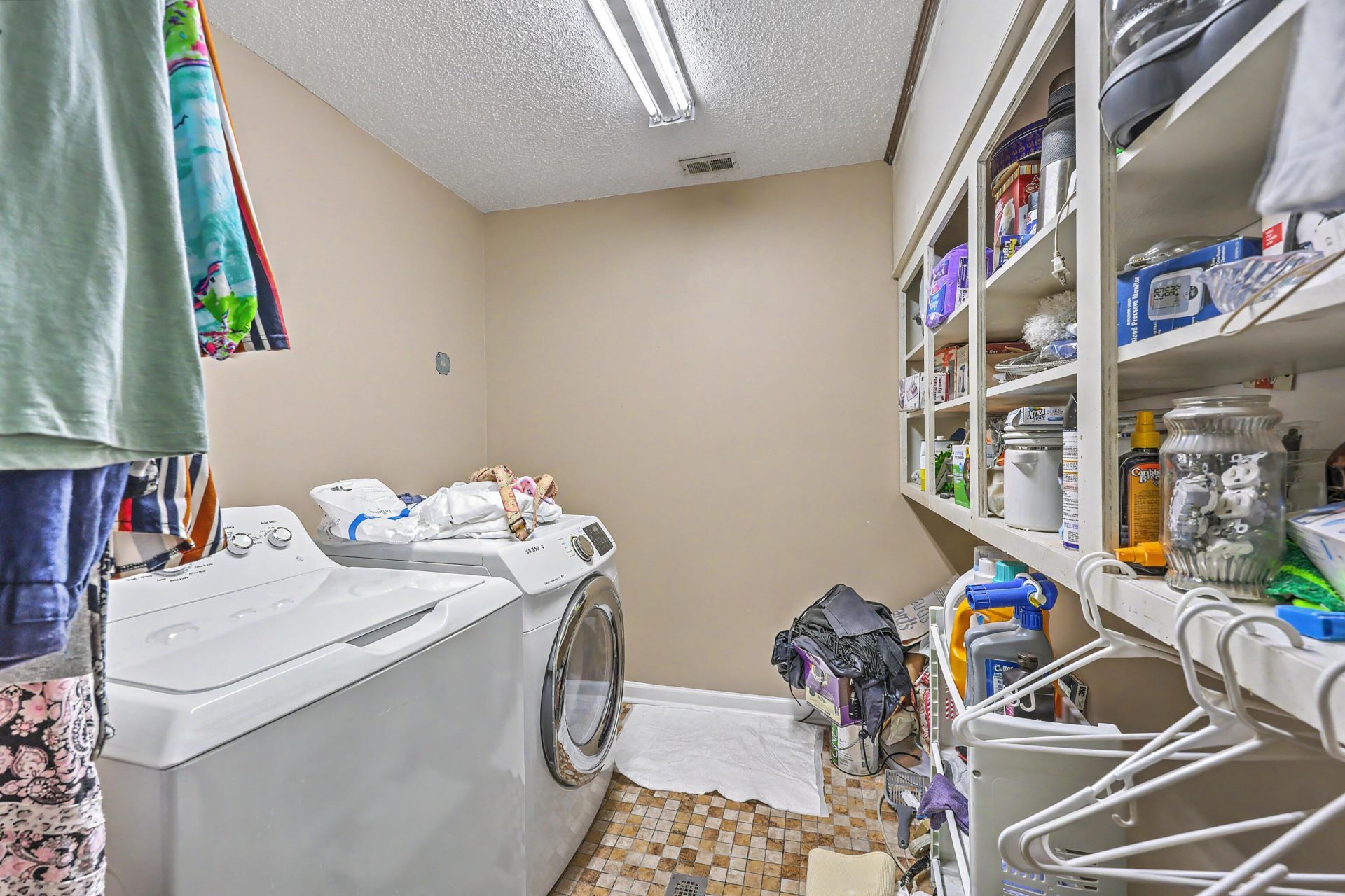 1011 Leonard Drive Photo 14