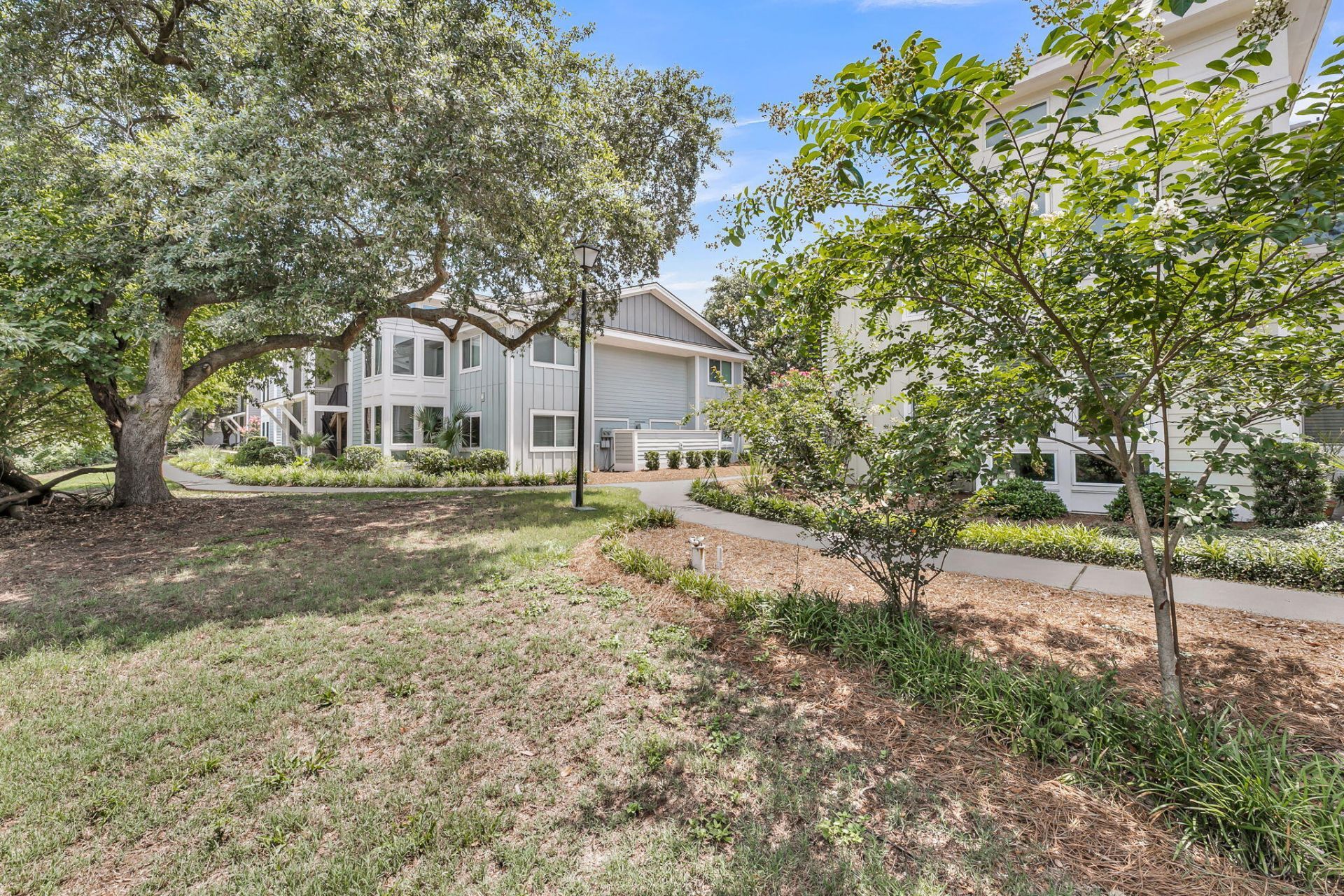 266 Alexandra Photo 24