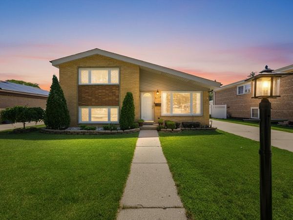 9937 Mulberry Avenue , Oak Lawn, IL 60453