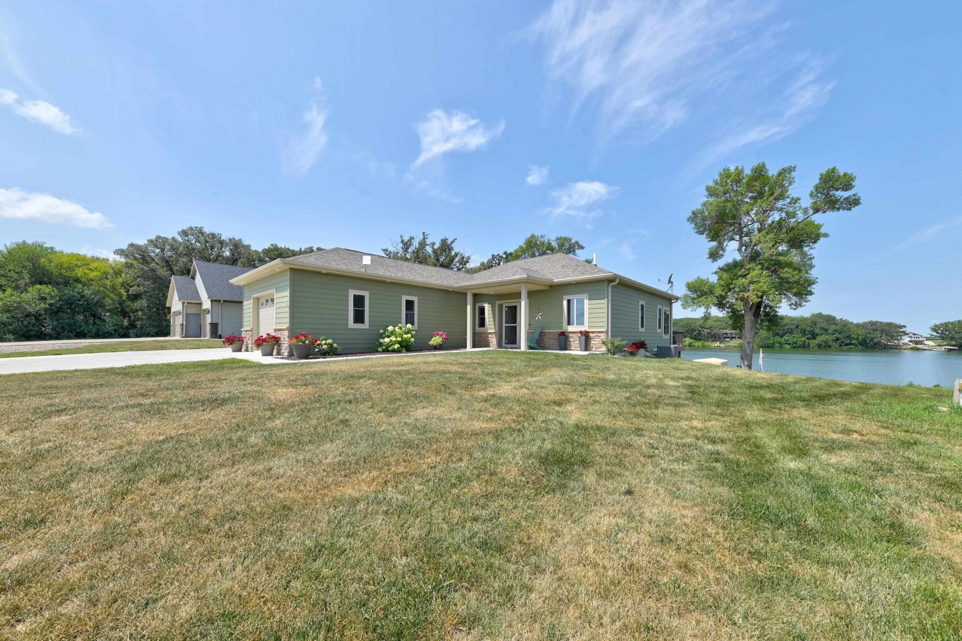 34791 Island View Lane, Emmetsburg, IA 50536 Main Photo