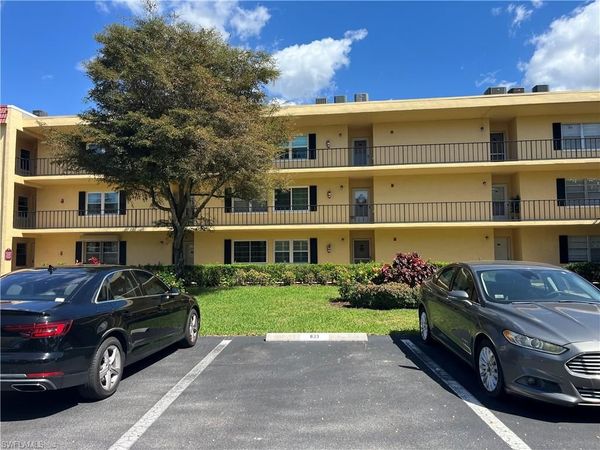 1085 Forest Lakes DR, Unit 8202, NAPLES, FL 34105
