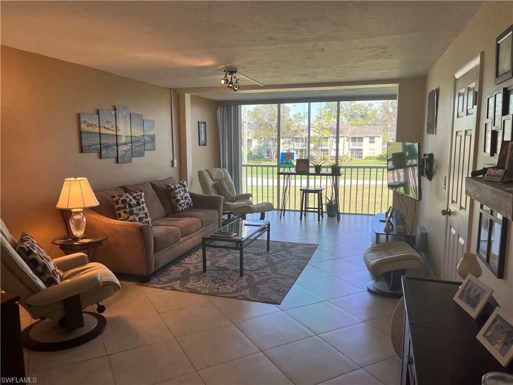 1085 Forest Lakes Dr, Unit 8202, Naples, FL 34105 Photo