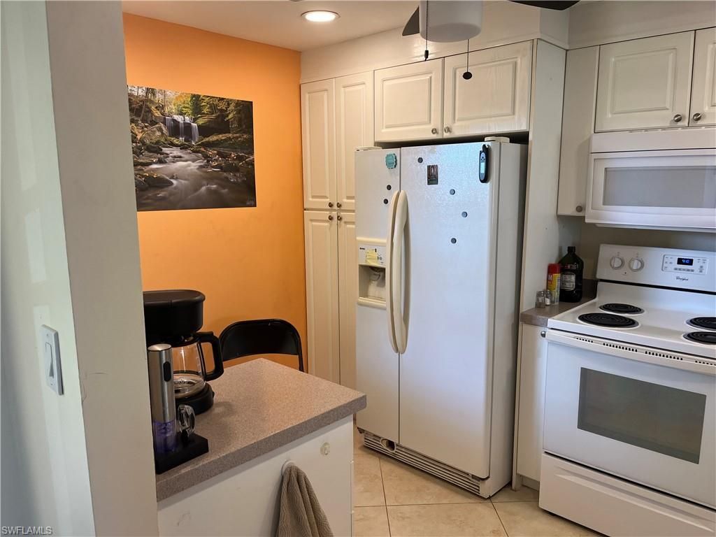 1085 Forest Lakes Dr, Unit 8202, Naples, FL 34105 Photo