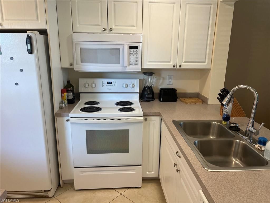 1085 Forest Lakes Dr, Unit 8202, Naples, FL 34105 Photo