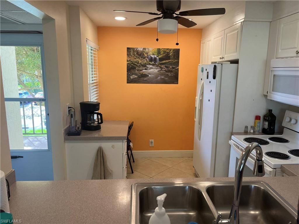 1085 Forest Lakes Dr, Unit 8202, Naples, FL 34105 Photo