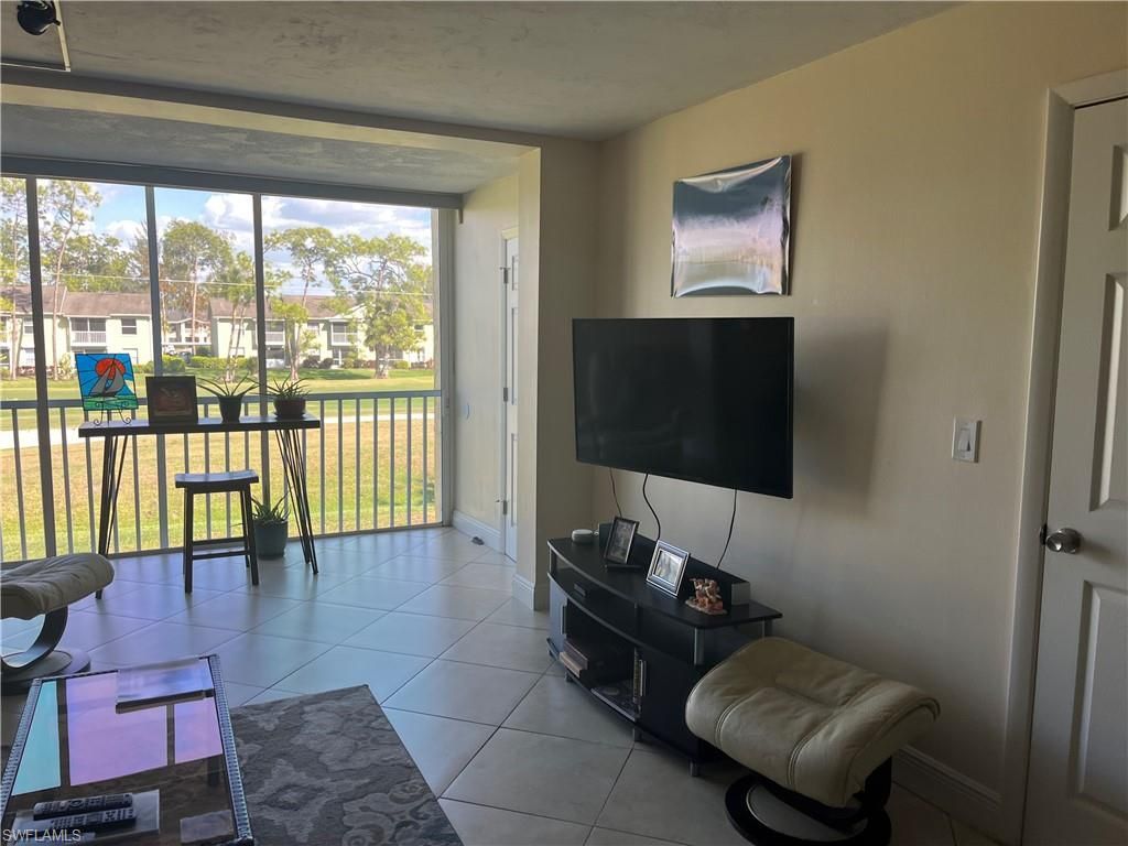 1085 Forest Lakes Dr, Unit 8202, Naples, FL 34105 Photo