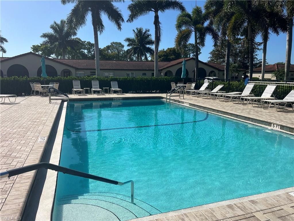 1085 Forest Lakes Dr, Unit 8202, Naples, FL 34105 Photo