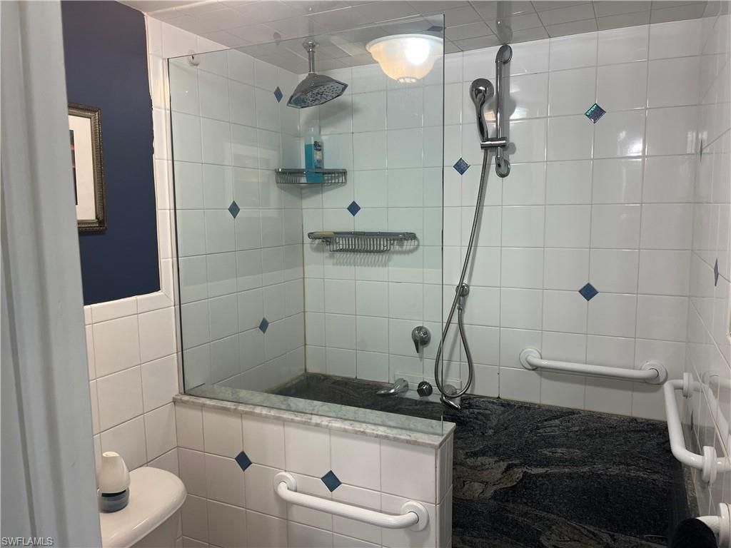 1085 Forest Lakes Dr, Unit 8202, Naples, FL 34105 Photo