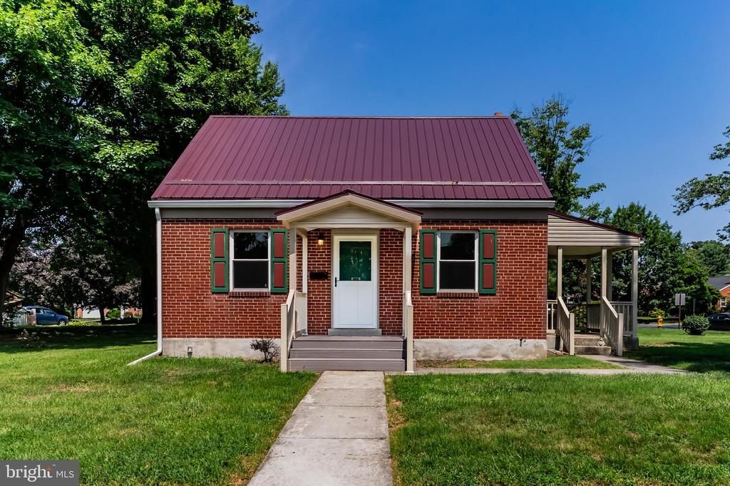 1902 PRINCETON AVENUE, CAMP HILL, PA 17011