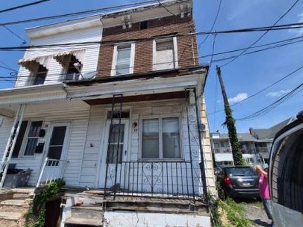 17 E CHERRY STREET , MT CARMEL, PA 17851