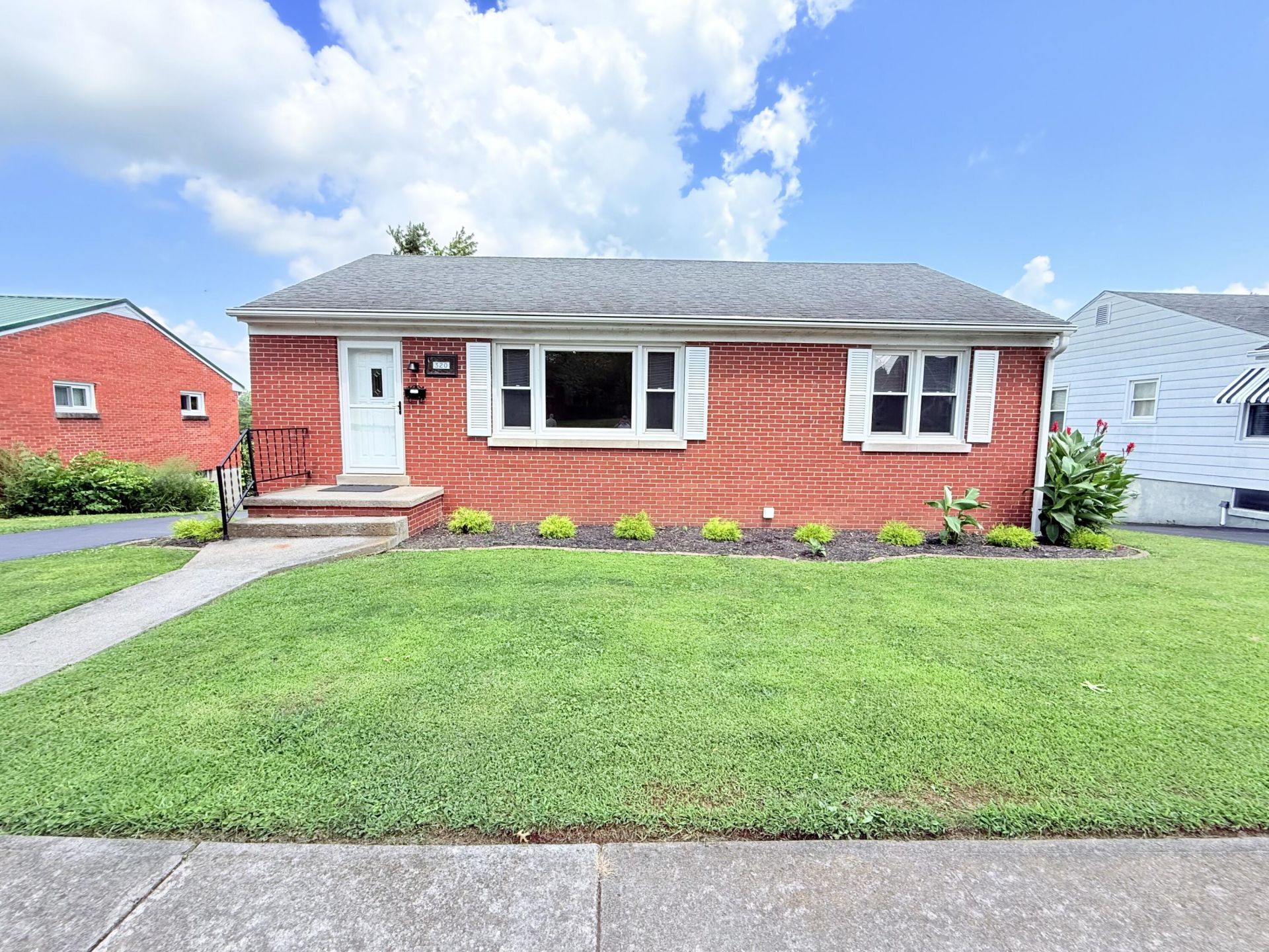 320 Creekview Drive, Paris, KY 40361