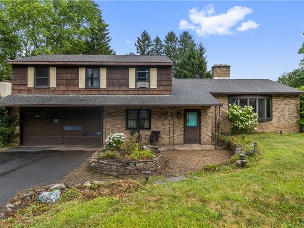 111 Hillside Way, Camillus, NY 13031