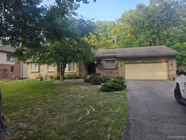 5635 Stanhope Street, West Bloomfield Twp, MI 48322