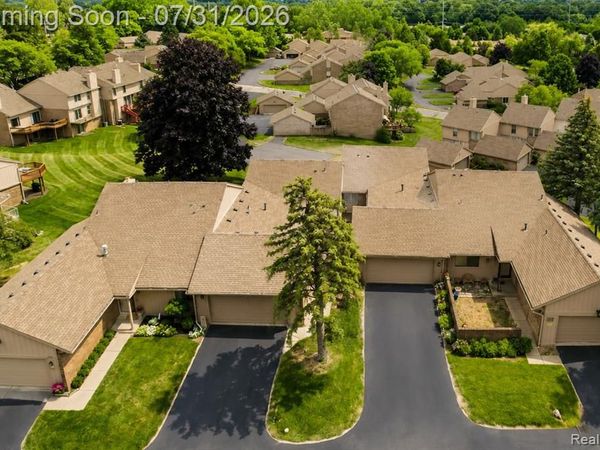 35457 Heritage Court, Farmington, Mi 48335