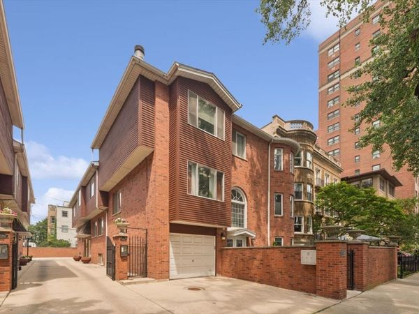 716 W JUNIOR Terrace , Unit A, Chicago, IL 60613
