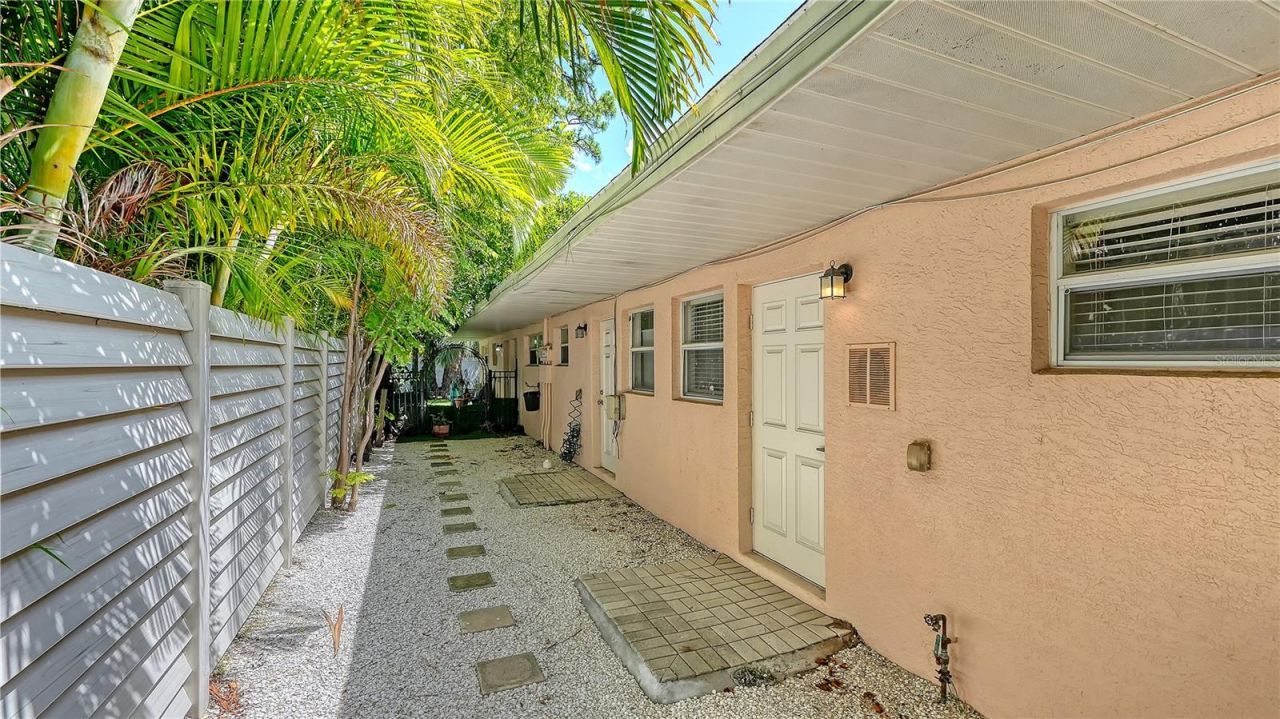 1749 Hillview Street, Unit 1, Sarasota, FL 34239 Photo