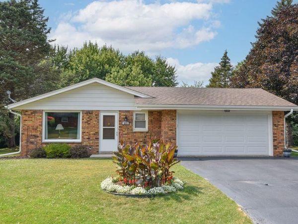 211 Oakview DRIVE, Slinger, WI 53086