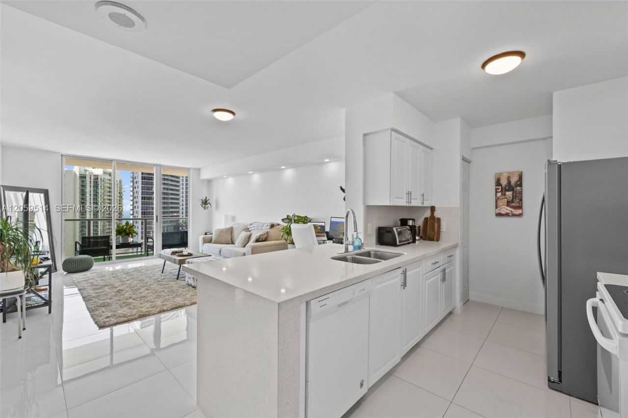 1155 Brickell Bay Dr , Unit 2005, Miami, FL 33131 Photo