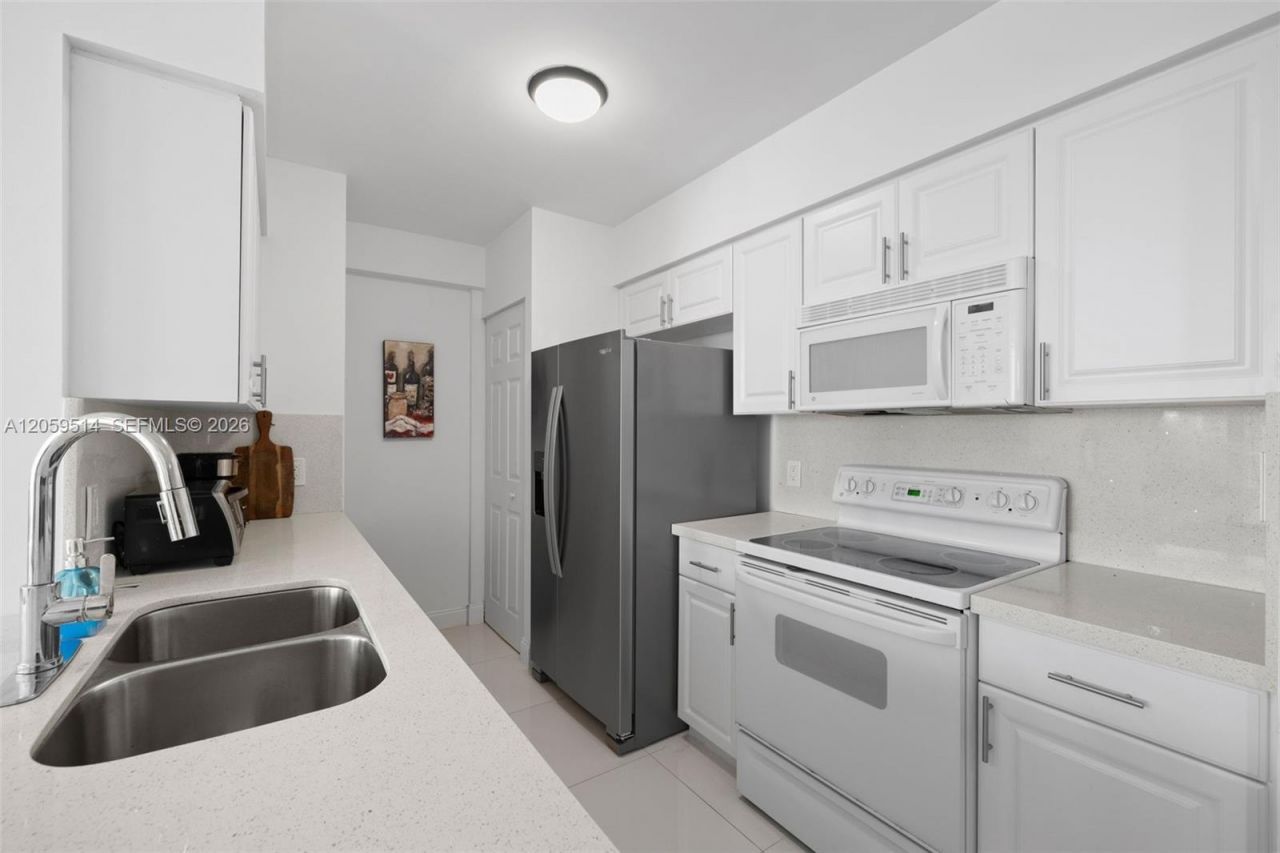 1155 Brickell Bay Dr , Unit 2005, Miami, FL 33131 Photo