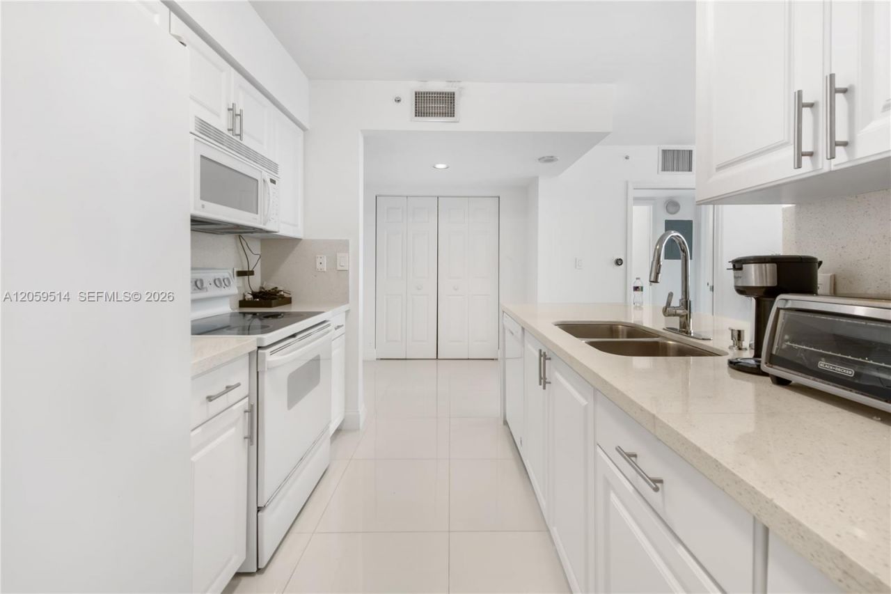 1155 Brickell Bay Dr , Unit 2005, Miami, FL 33131 Photo