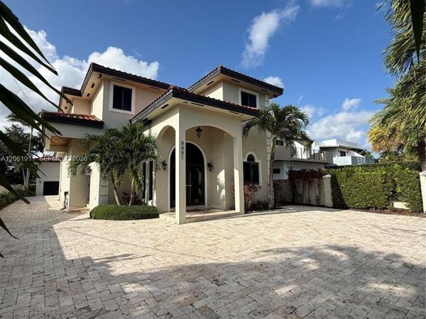 8881 SW 28th St , Miami, FL 33165