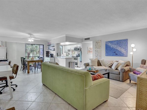 665 Enfield Street, Unit B20, Boca Raton, FL 33487
