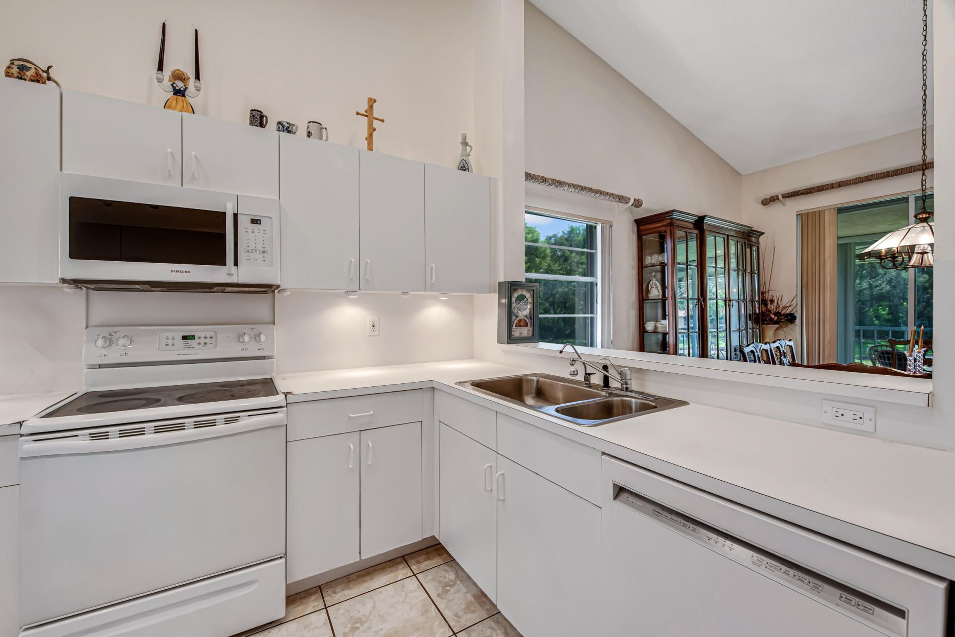 7027 Summer Tree Drive, Unit 201, Boynton Beach, FL 33437 Photo