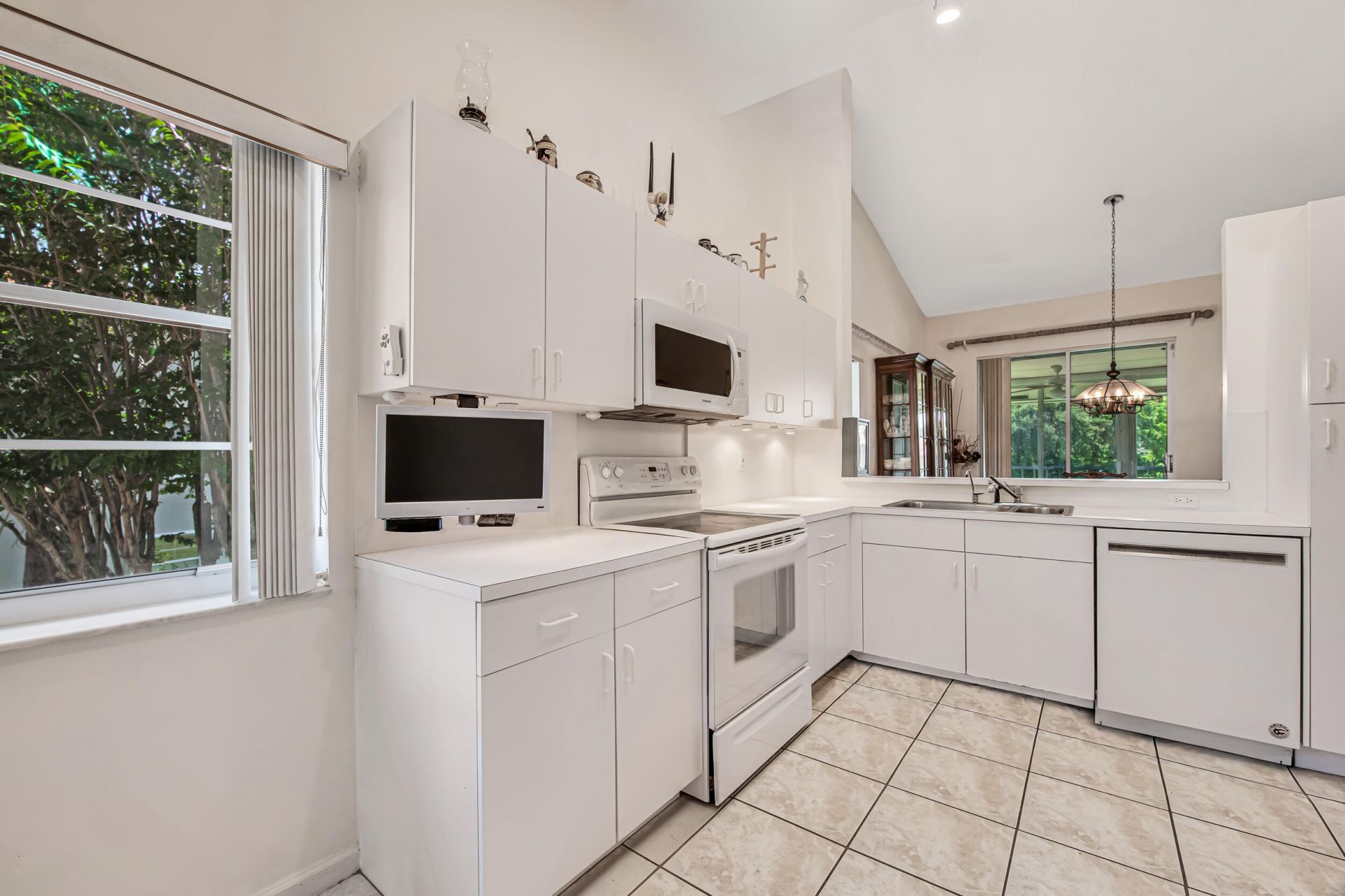 7027 Summer Tree Drive, Unit 201, Boynton Beach, FL 33437 Photo